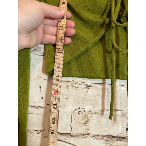 Peppermayo Crop Top Womens 6 Pea Green Slinky Tie Front Ruched Cropped Boho - Picture 11 of 15